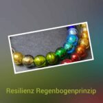 Perlenkette in Regenbogenfarben, Hinweis auf Resilienz